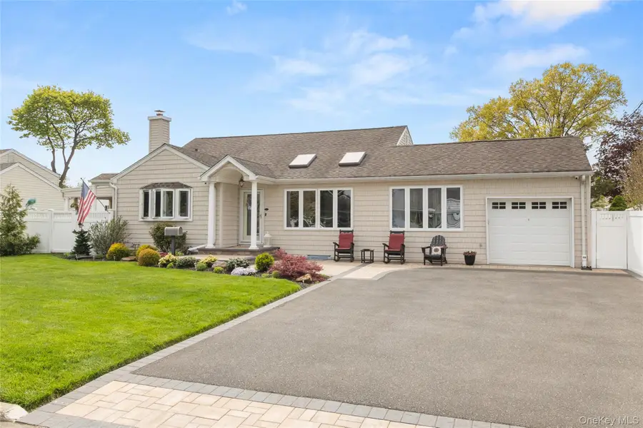 234 E 3rd Street, Deer Park, NY 11729 - #2