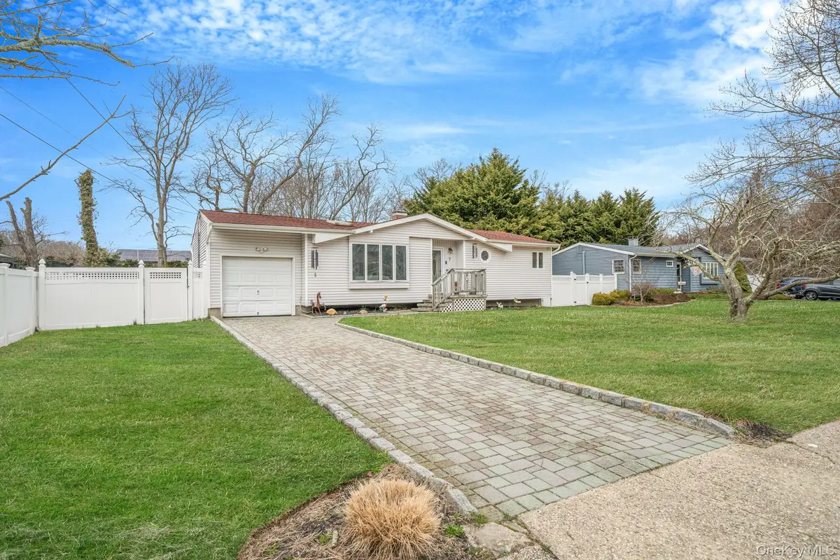 7 Betsy Drive, West Sayville, NY 11796 - #1