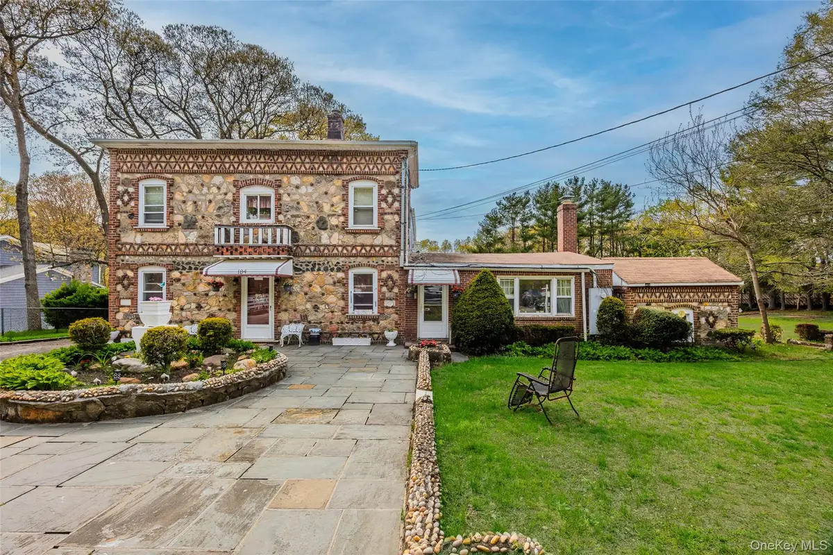 184 Roosevelt Boulevard, Hauppauge, NY 11788 - #1