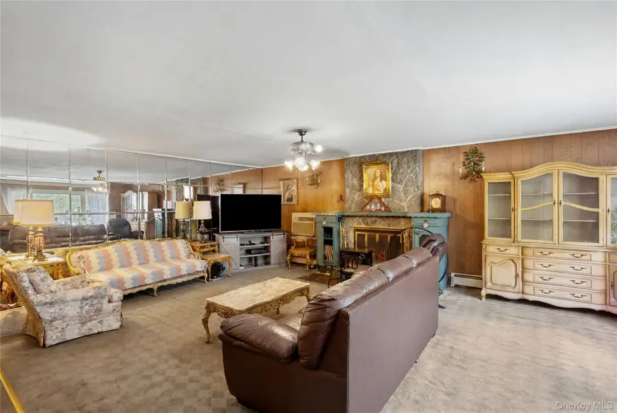 184 Roosevelt Boulevard, Hauppauge, NY 11788 - #2