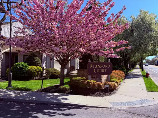 81 Stanford Court #B, Wantagh, NY 11793