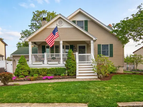 242 N 5th Street, Lindenhurst, NY 11757