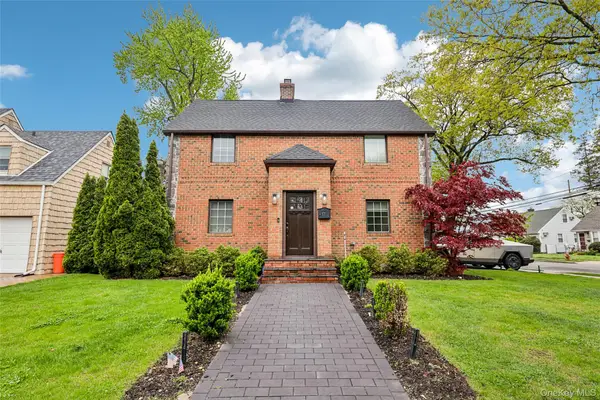 57 Berkley Road, Mineola, NY 11501