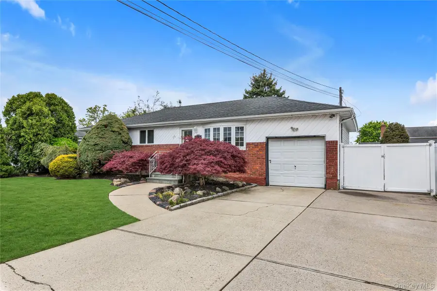 16 W 16th Street, Deer Park, NY 11729 - #2
