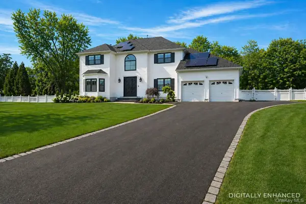 20 Chateau Drive, Manorville, NY 11949