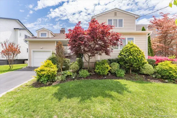 821 Napoleon Street, Woodmere, NY 11598