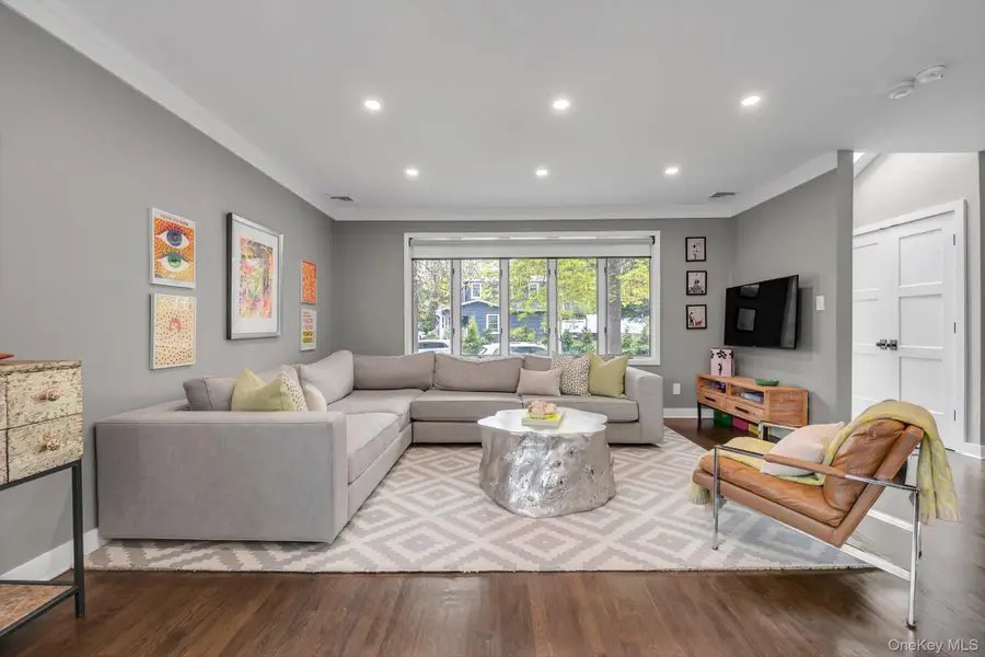 39 Warwick Place, Port Washington, NY 11050 - #2