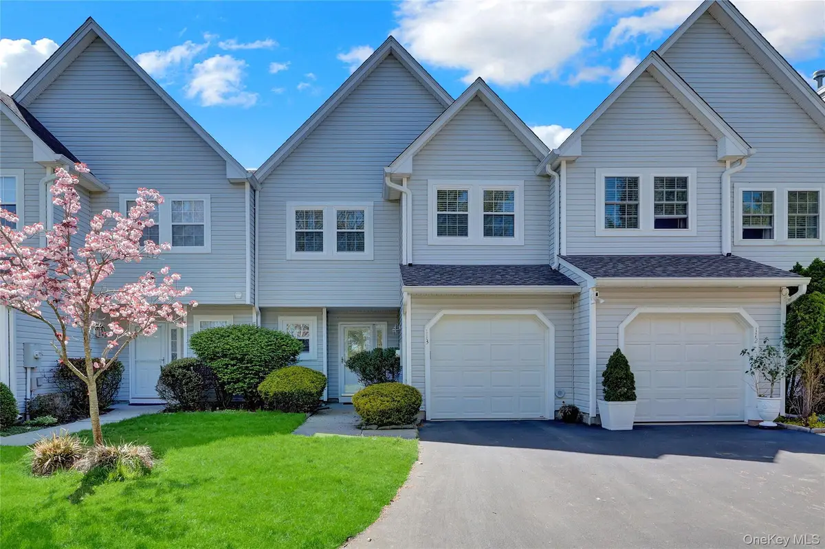 113 Erin Lane, East Setauket, NY 11733 - #1