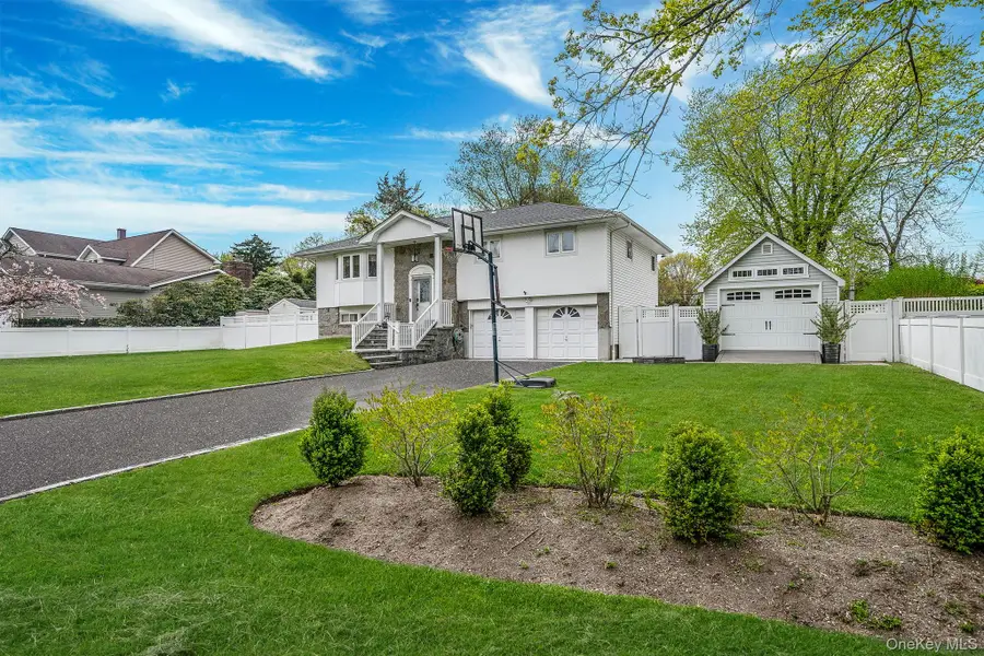 6 Warbler Lane, Commack, NY 11725 - #2