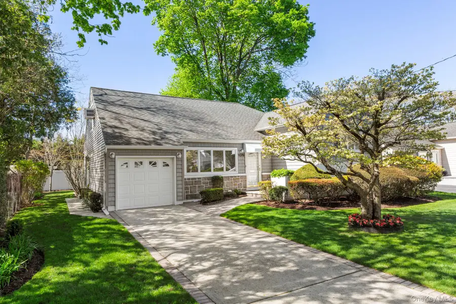 1076 Melissa Lane, North Bellmore, NY 11710 - #2