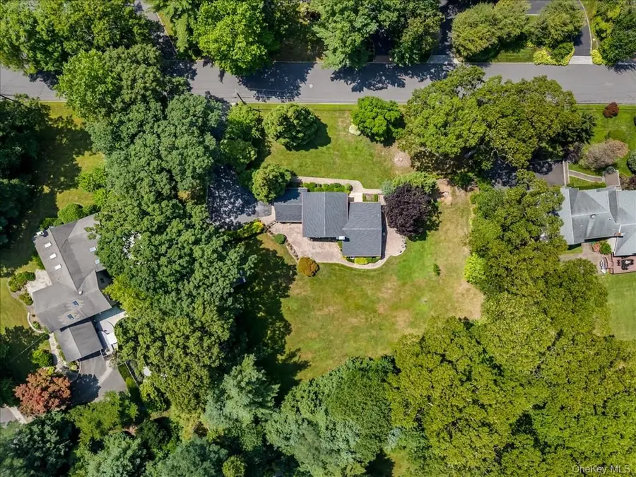 21 Kodiak Drive, Woodbury, NY 11797 - #2