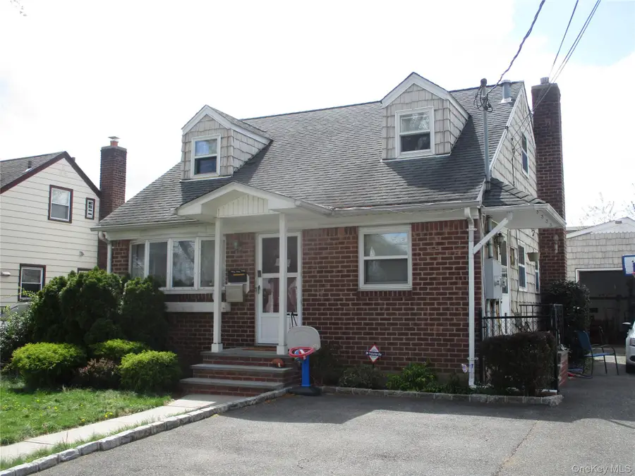 167 Roosevelt Avenue, Mineola, NY 11501 - #2