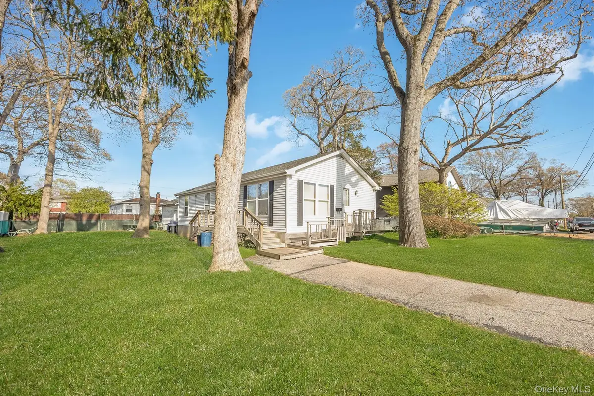 320 S Fulton Avenue, Lindenhurst, NY 11757 - #1