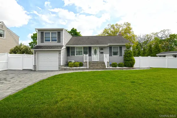 871 Pineneck Road, Seaford, NY 11783