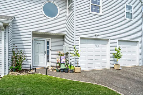 1405 Sara Circle, Port Jefferson, NY 11776