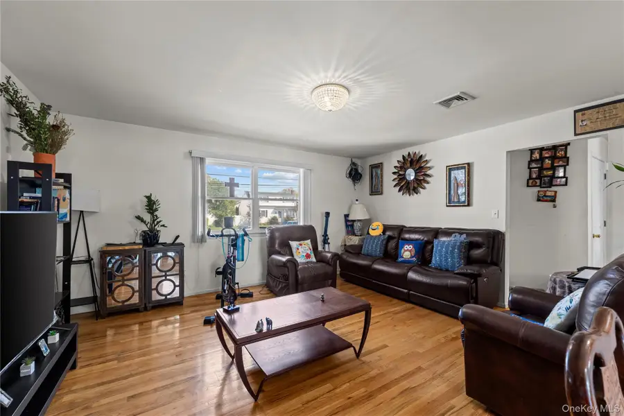 372 Madison Street, Franklin Square, NY 11010 - #3