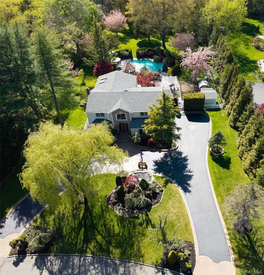 70 Laurel Court, Laurel Hollow, NY 11791 - #3