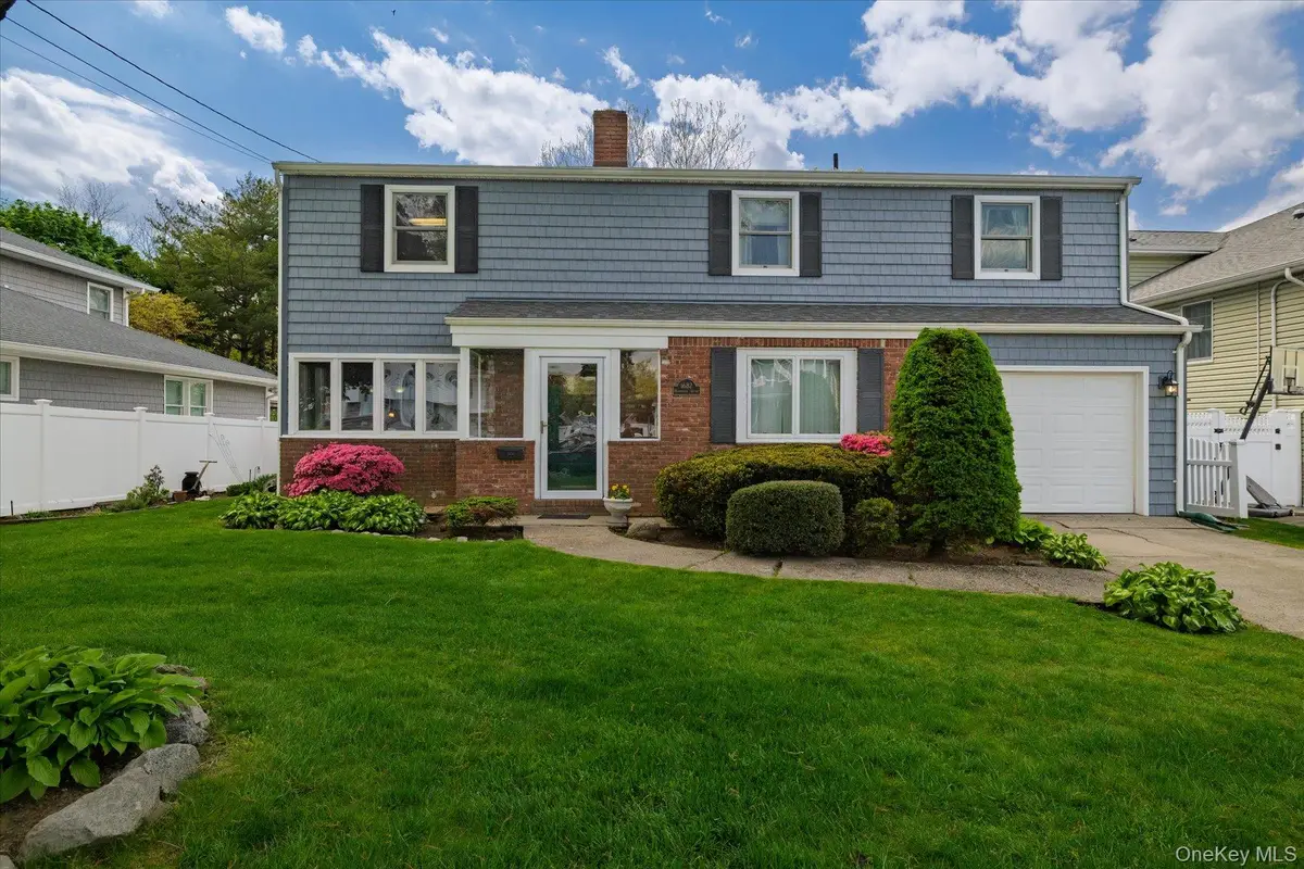 1682 Hannington Avenue, Wantagh, NY 11793 - #1