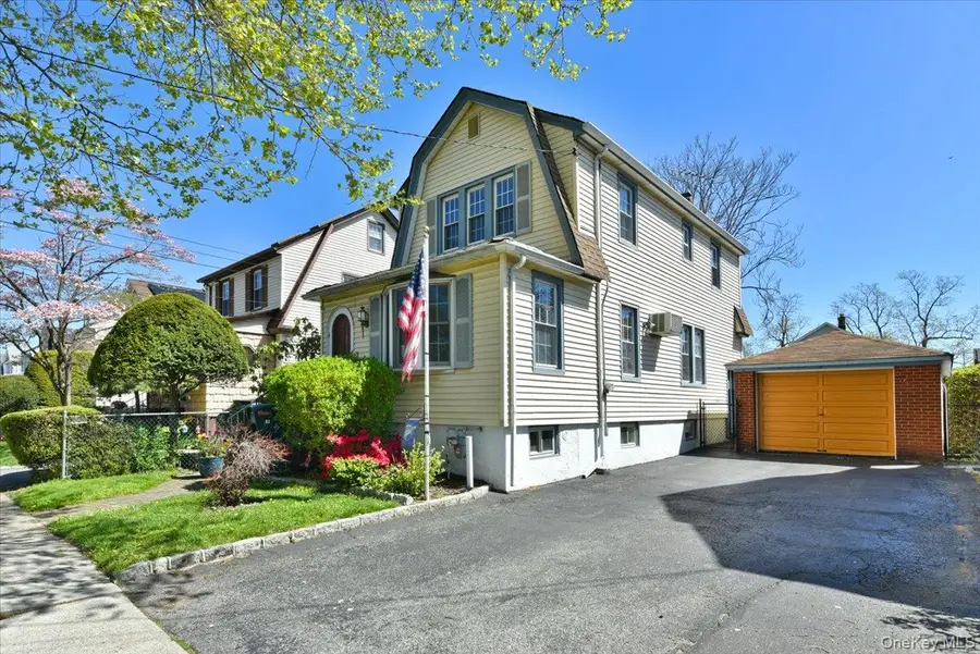 83 Cambridge Street, Valley Stream, NY 11581 - #3
