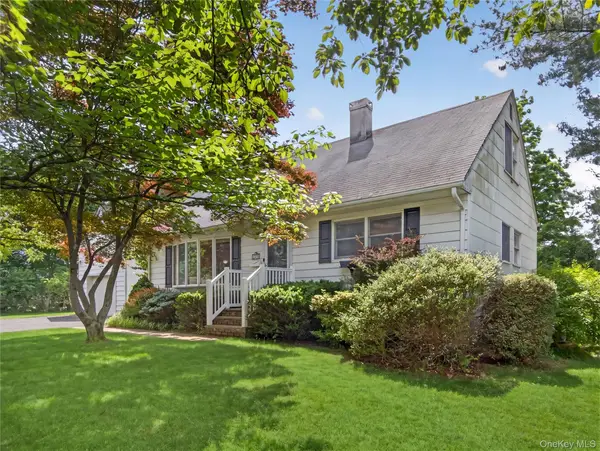 28 Parkway Drive N, Blauvelt, NY 10913