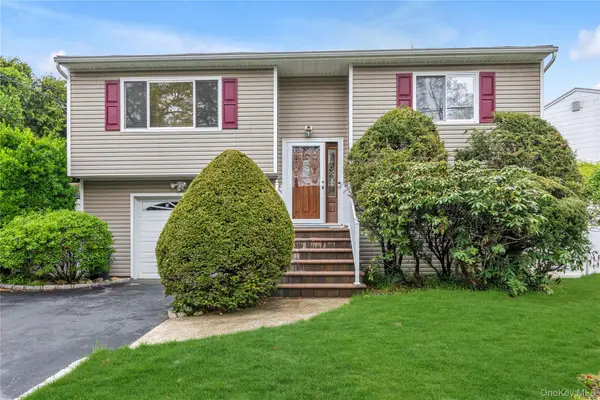 17 Horton Drive, Huntington Station, NY 11746