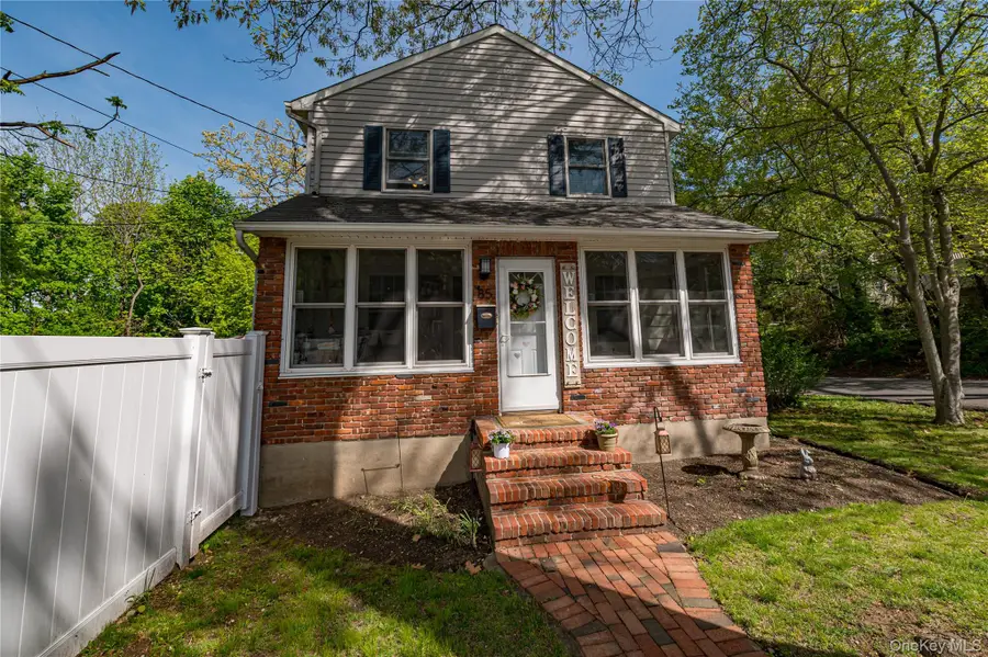 85 E 23rd Street, Huntington Station, NY 11746 - #3