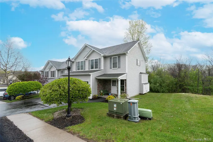 29 Aveonis Court, Fishkill, NY 12524 - #2
