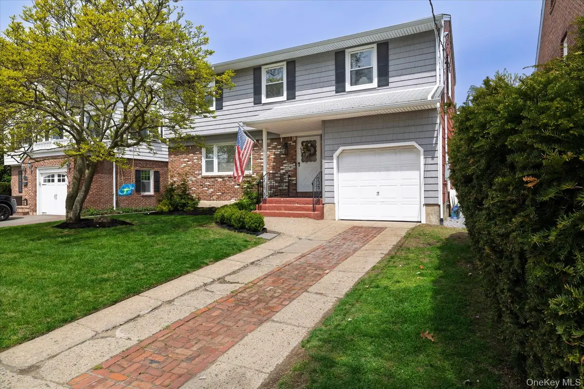 33 Rodney Place, Rockville Centre, NY 11570 - #1