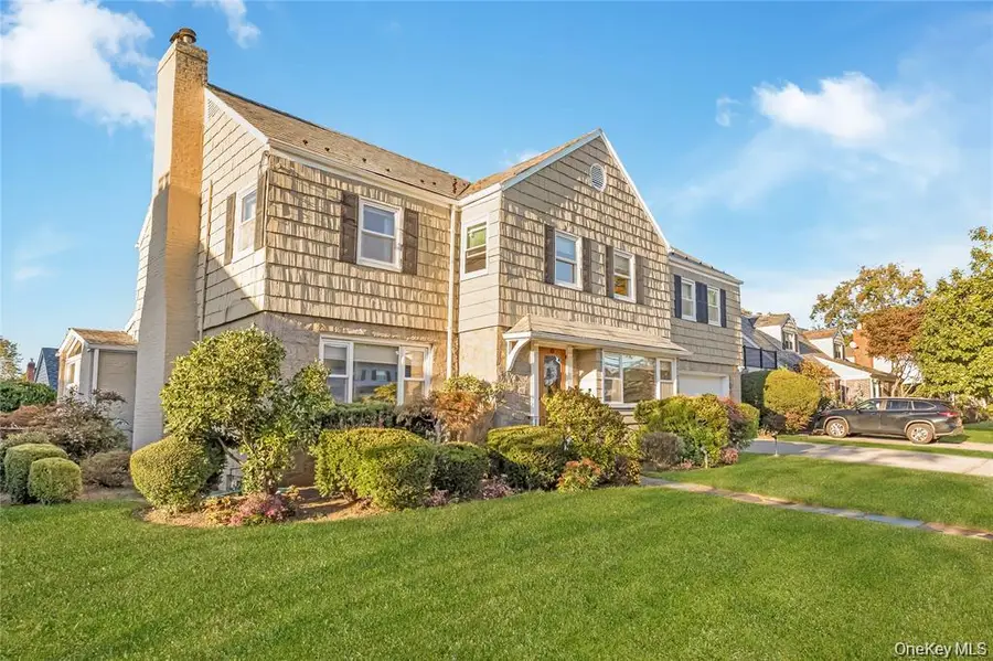 15 Combes Avenue, Rockville Centre, NY 11570 - #2