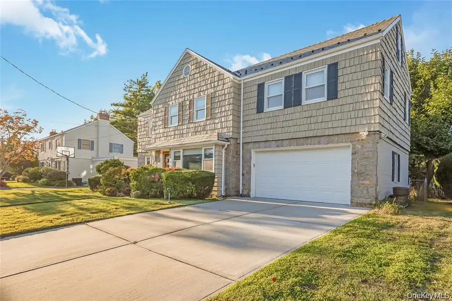 15 Combes Avenue, Rockville Centre, NY 11570 - #3
