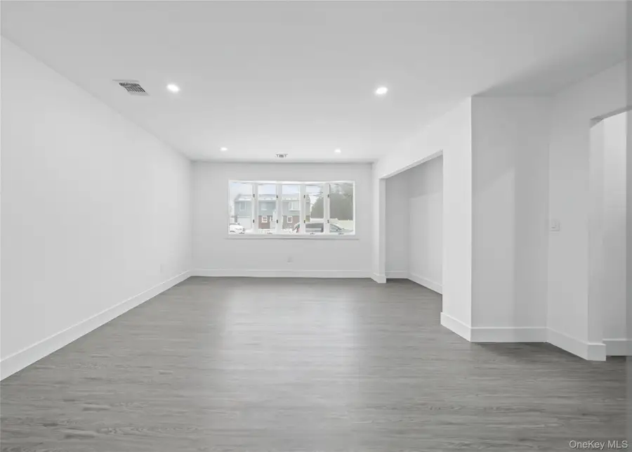 200 Irish Lane, Islip Terrace, NY 11752 - #3