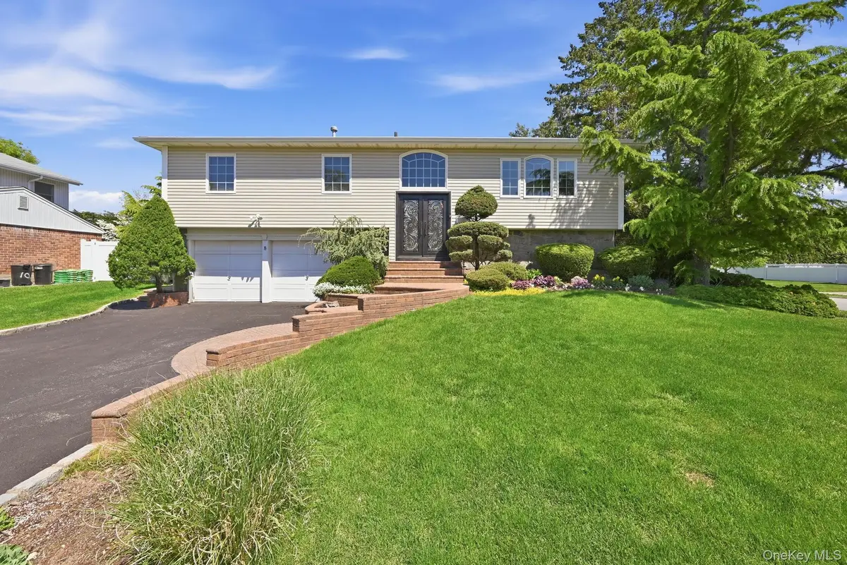 8 Herkimer Avenue, Jericho, NY 11753 - #1