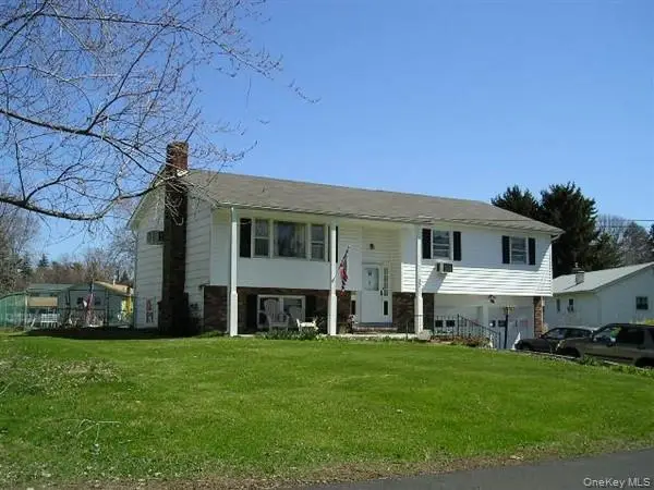 32 Clintonwood Drive, New Windsor, NY 12553