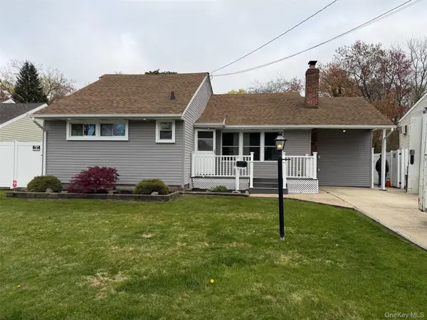 27 Jane Drive, North Babylon, NY 11703