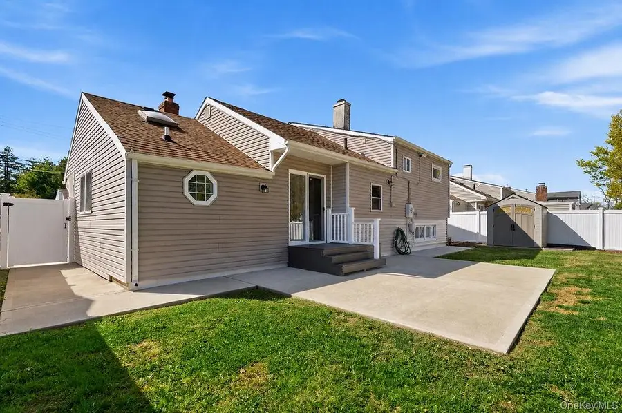 27 Jane Drive, North Babylon, NY 11703 - #2