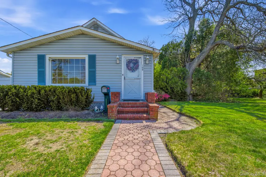 109 Grove Avenue, Patchogue, NY 11772 - #2