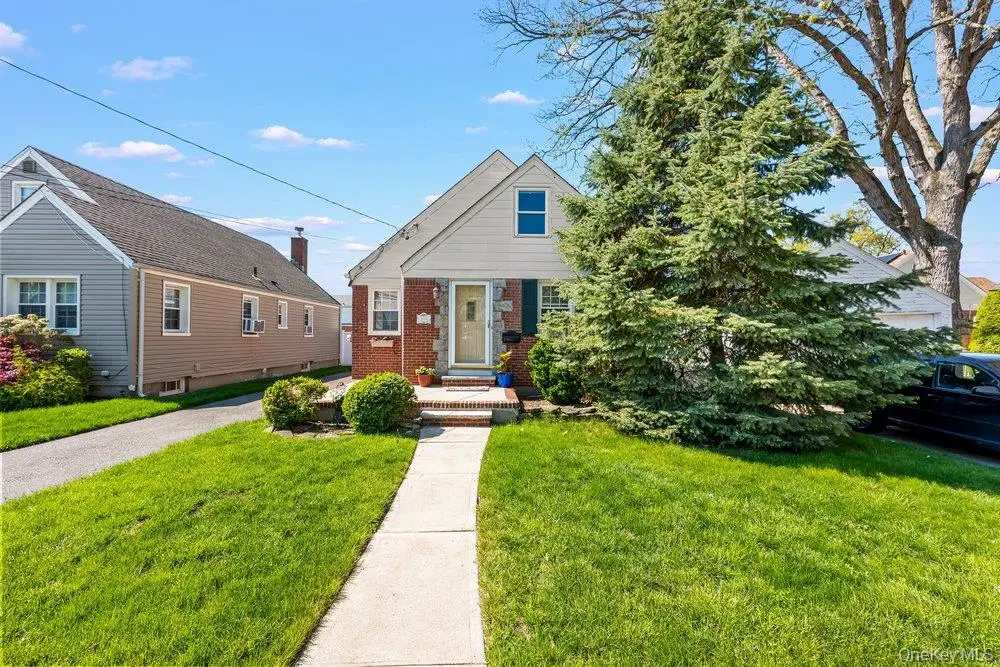 134 E Dover Street, Valley Stream, NY 11580 - #1