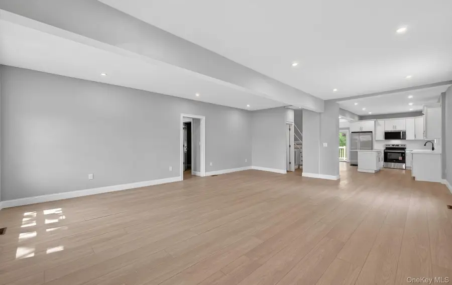 33 Fischer Avenue, Islip Terrace, NY 11752 - #3