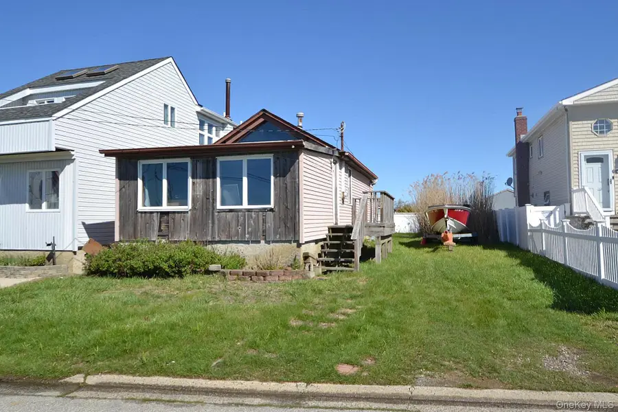 54 Bayview Avenue W, Lindenhurst, NY 11757 - #2