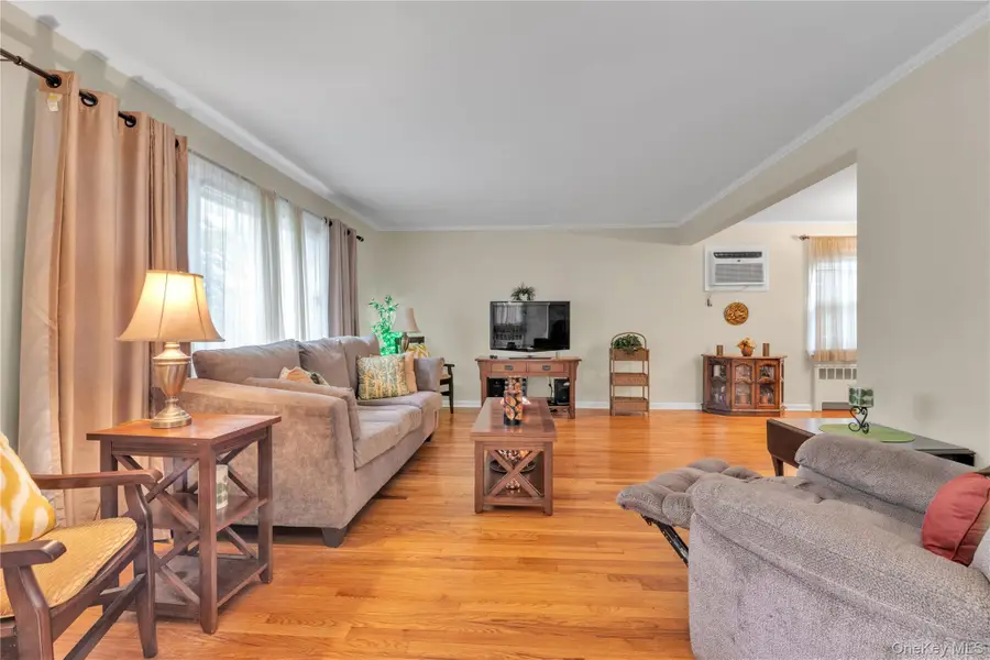 275 New Hyde Park Road, Garden City, NY 11530 - #3