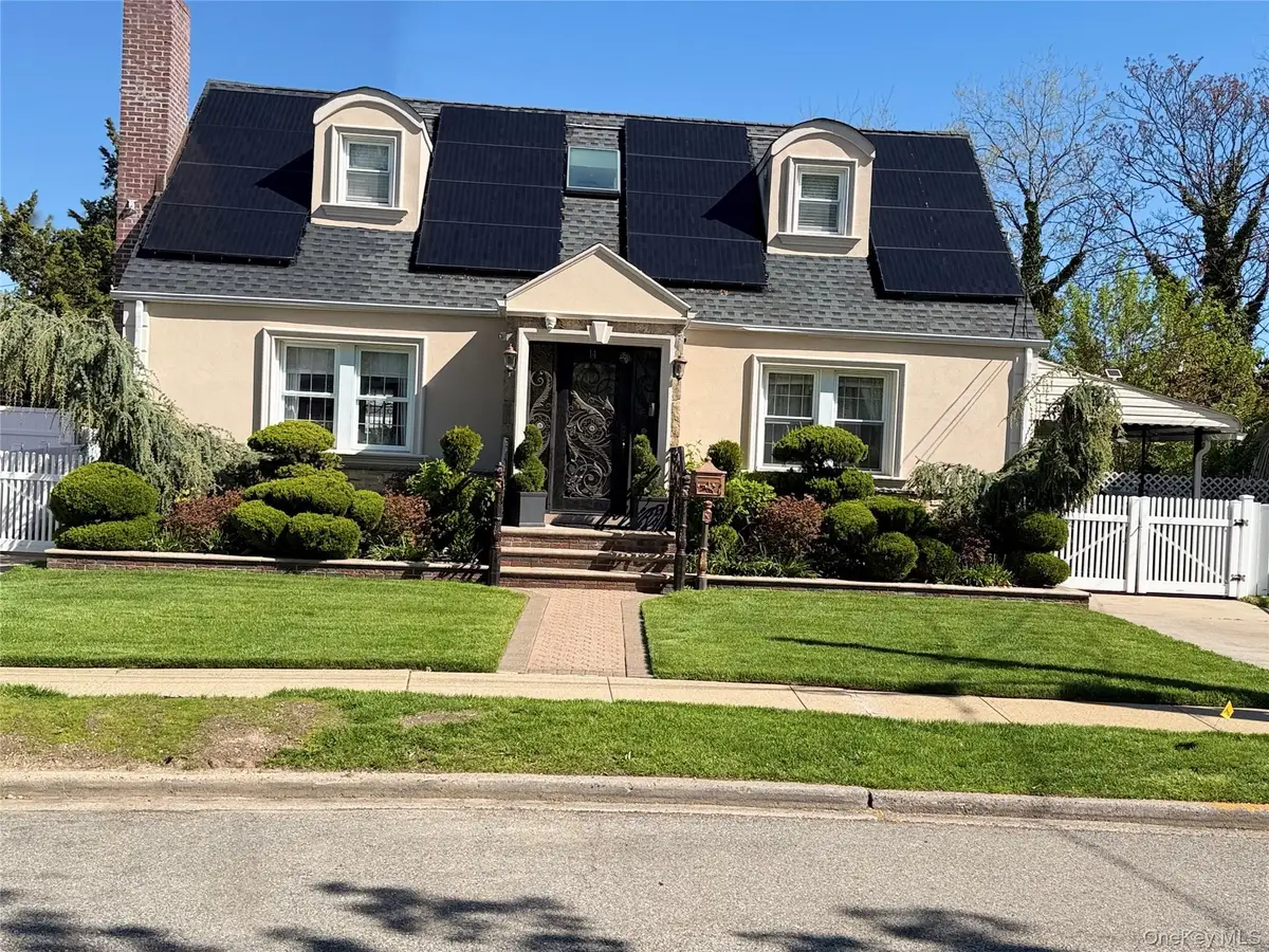 14 Plymouth Street, New Hyde Park, NY 11040 - #1