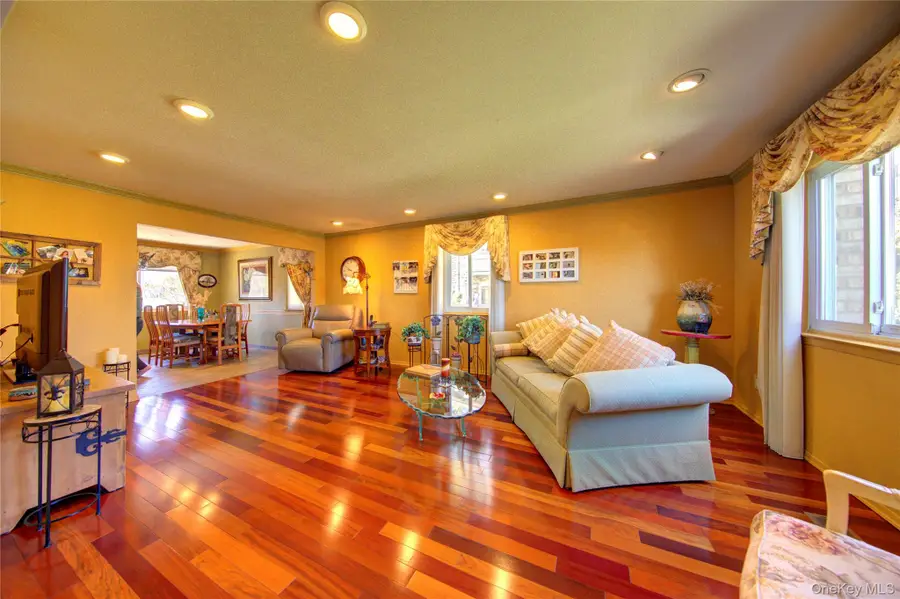 1595 N Central Avenue #30, Valley Stream, NY 11580 - #3