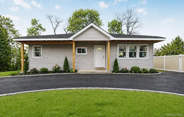 9 Emerald Lane S, Amityville, NY 11701