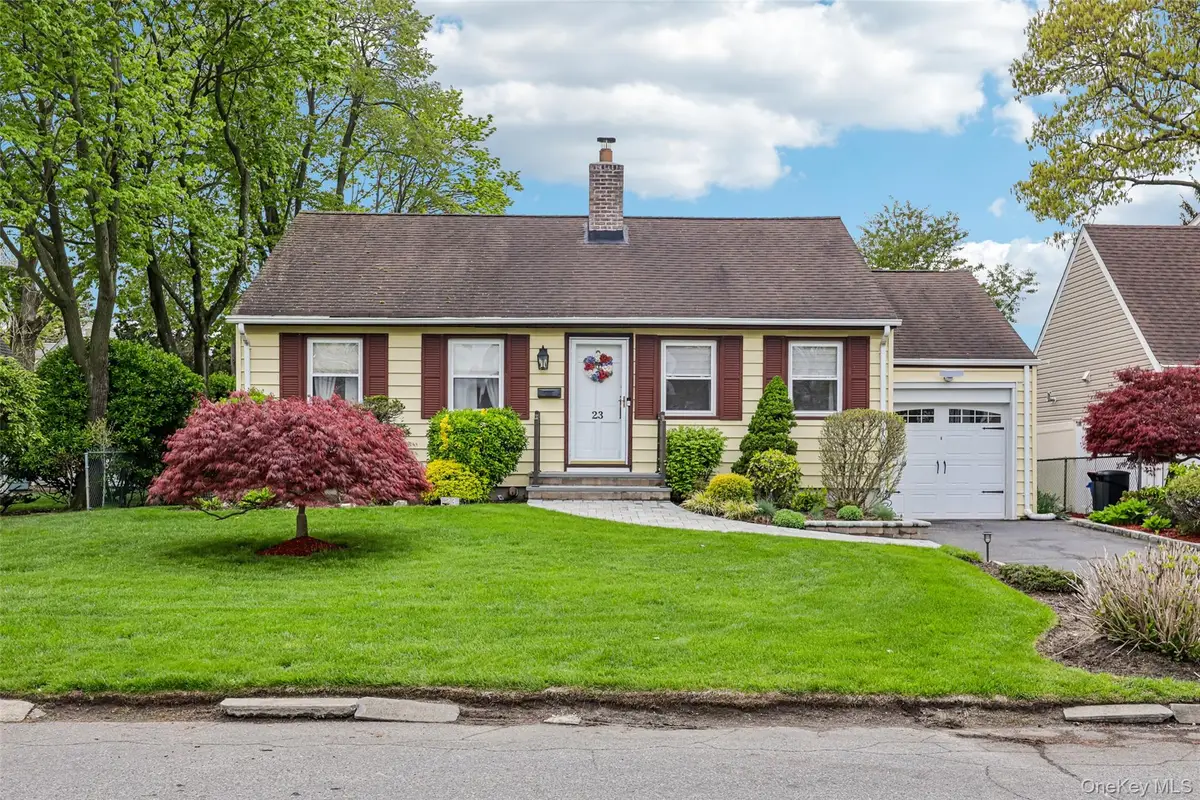 23 Berwick Road, Hewlett, NY 11557 - #1