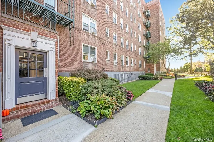 22 Mulford Place #2D, Hempstead, NY 11550 - #2