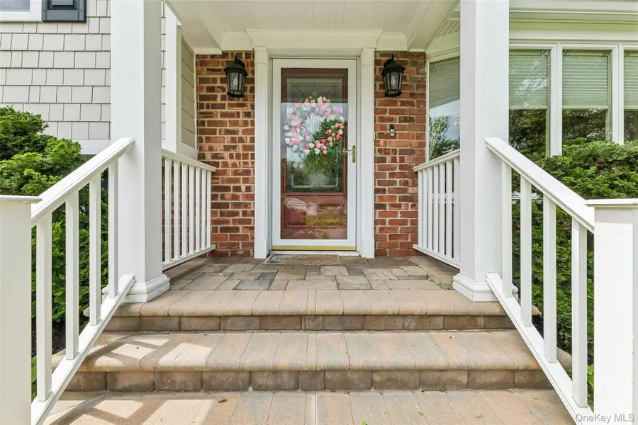 23 Middle Drive, Huntington, NY 11743 - #2