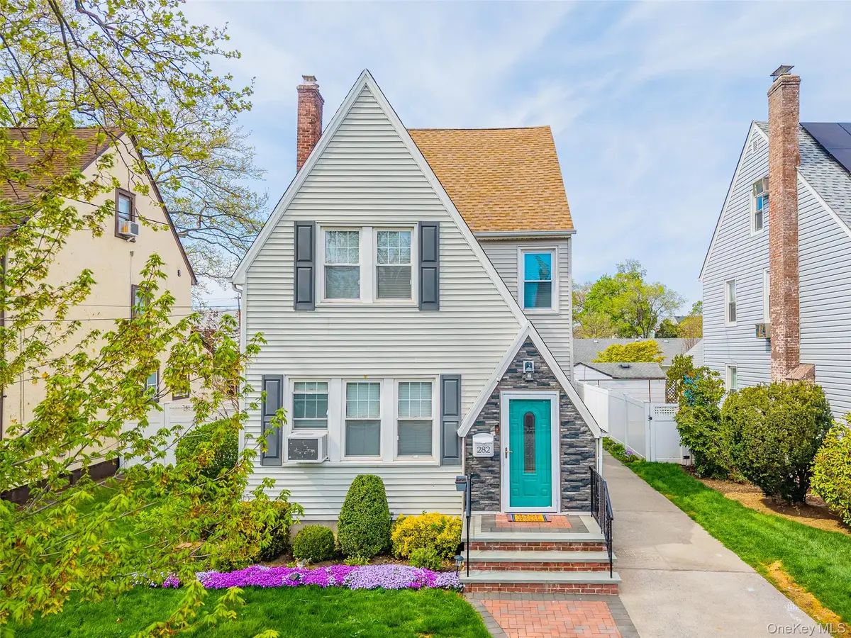 282 Houston Avenue, Mineola, NY 11501 - #1