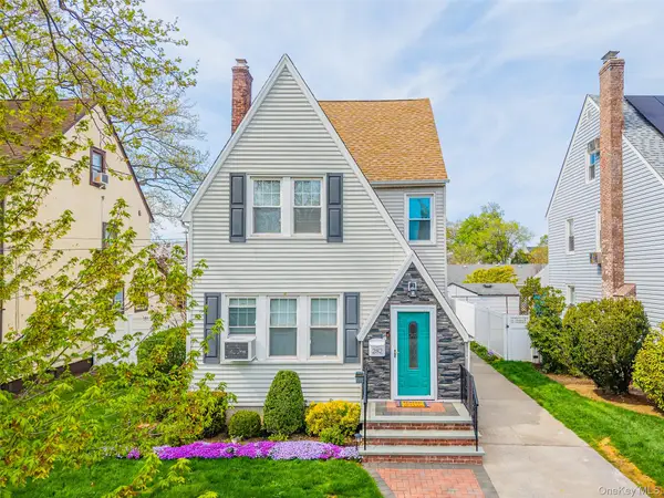 282 Houston Avenue, Mineola, NY 11501