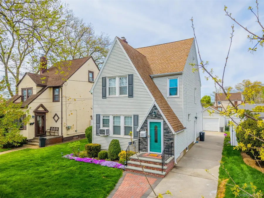 282 Houston Avenue, Mineola, NY 11501 - #2