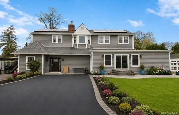 14 Michalis Court, West Islip, NY 11795